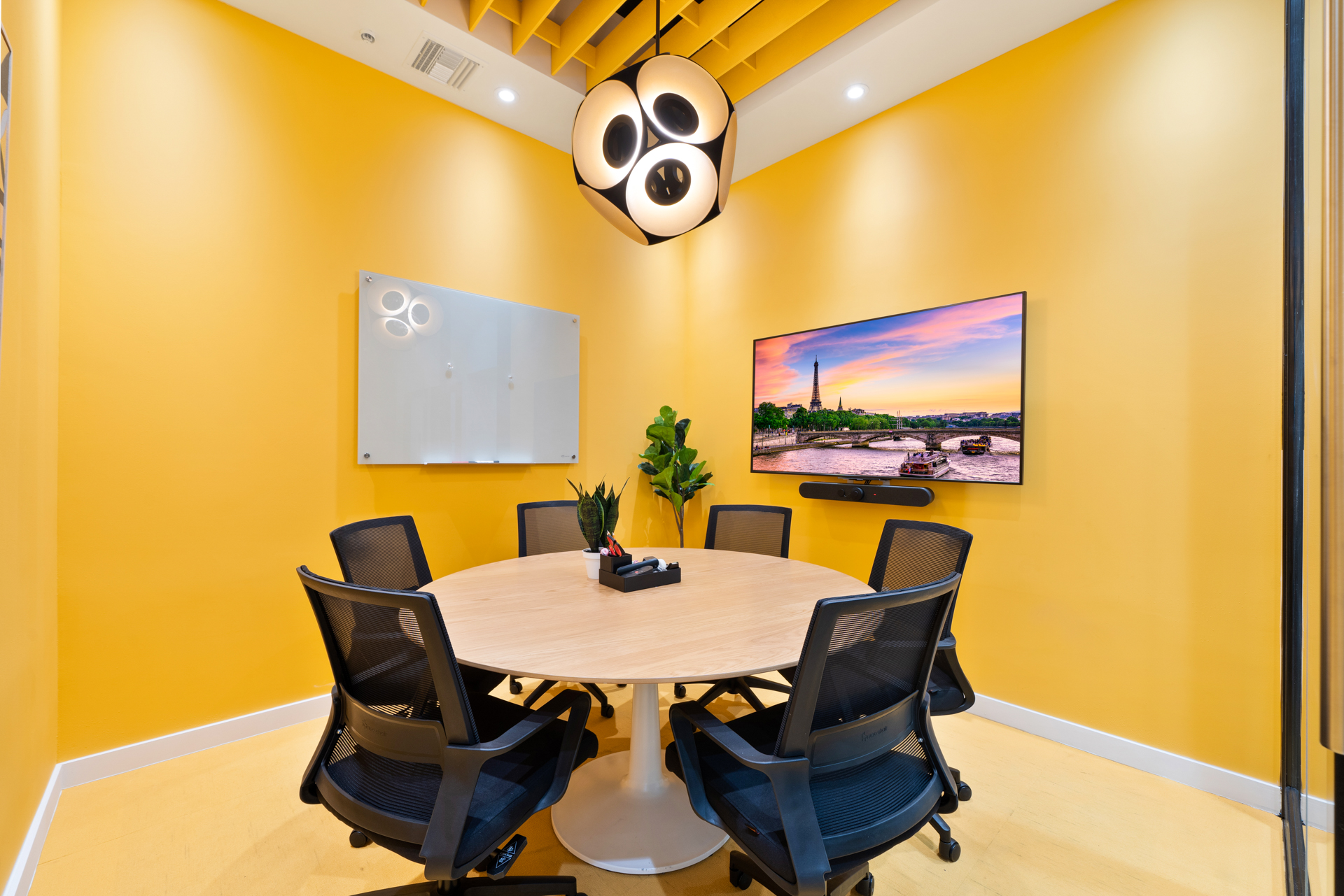 Meeting room with a round table and chairs around it